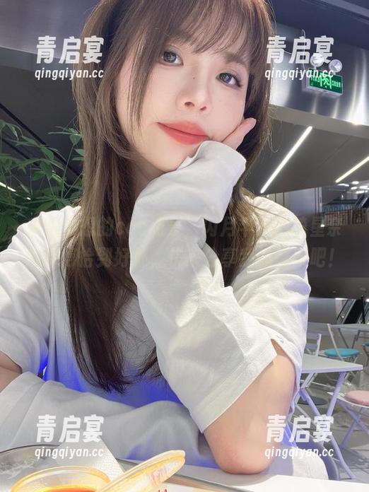 未曾设想的cos场景，闪月半把柏崎星奈演绎得恰到好处，快来分享我的感叹吧！
