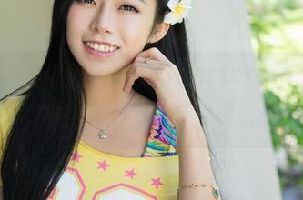 青豆客 – 壁纸中的黄可christine，白丝与冰冷之间的那点暧昧，嗯…思考一下