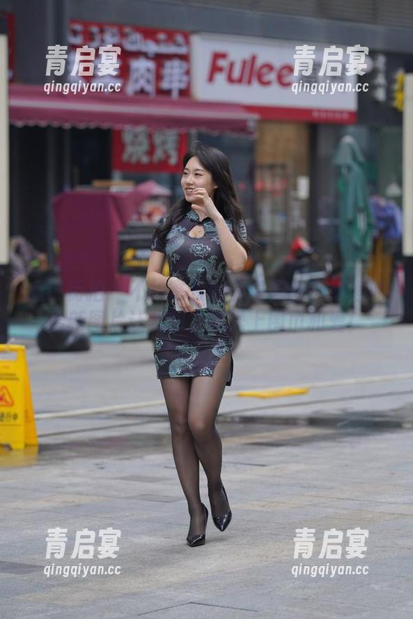 魔镜街拍-婷婷 魔镜街拍 - 不怕寒冷的圣诞肉丝!婷婷的最新图片让我想立刻送上围巾和爱!